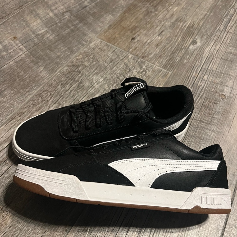 Puma Men's Black and White Sneakers